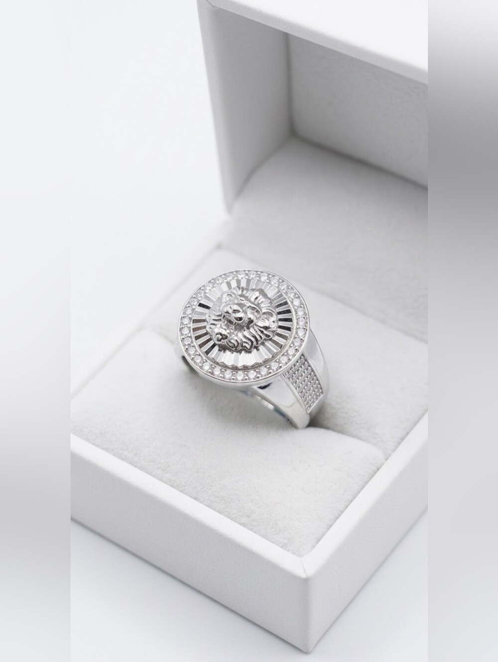 925 Sterling Silver [0.67ct] Moissanite Lion Medallion Ring Size [10]